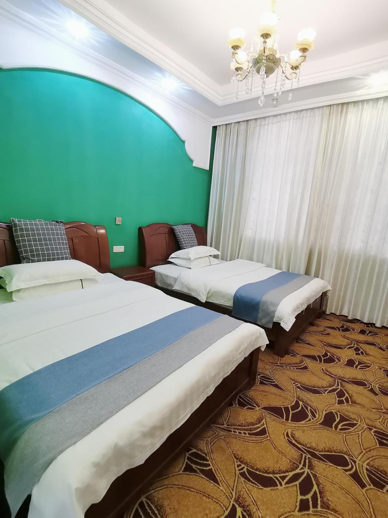 Emeishan Moon Bay Hotel Bagian luar foto