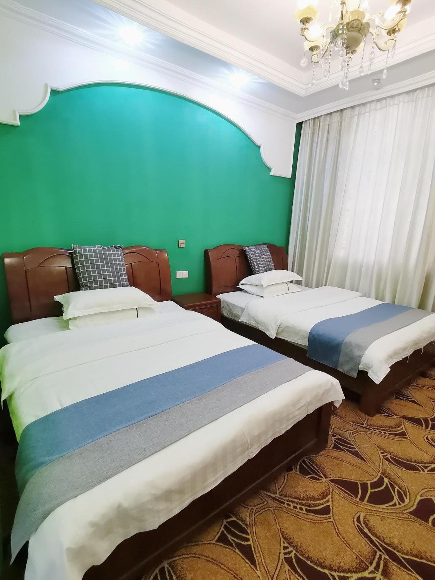 Emeishan Moon Bay Hotel Bagian luar foto