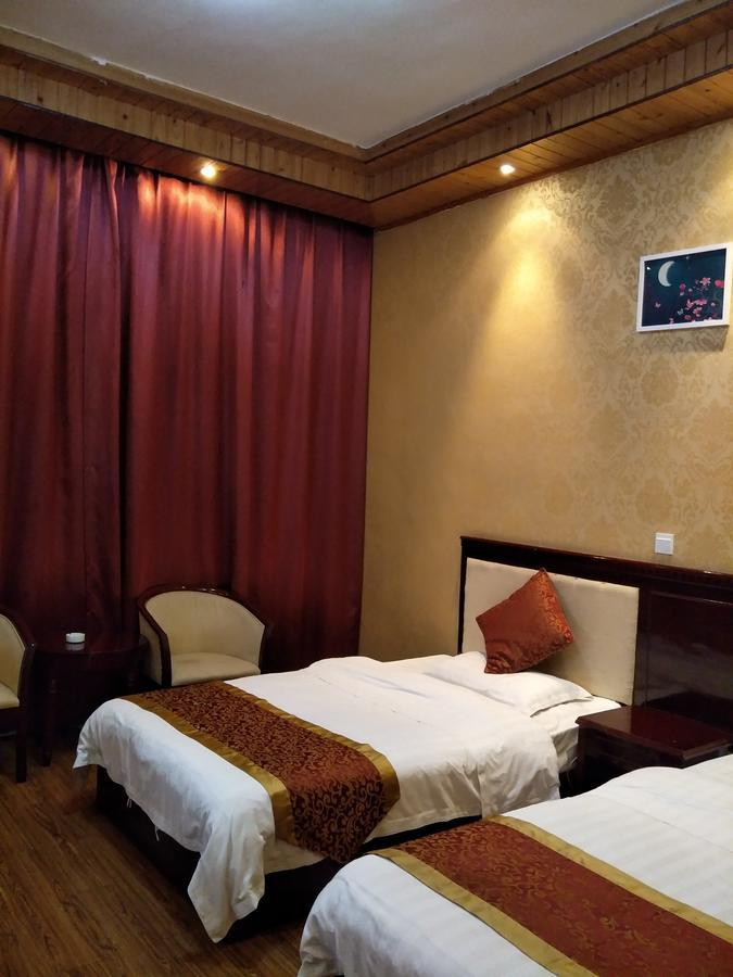Emeishan Moon Bay Hotel Bagian luar foto