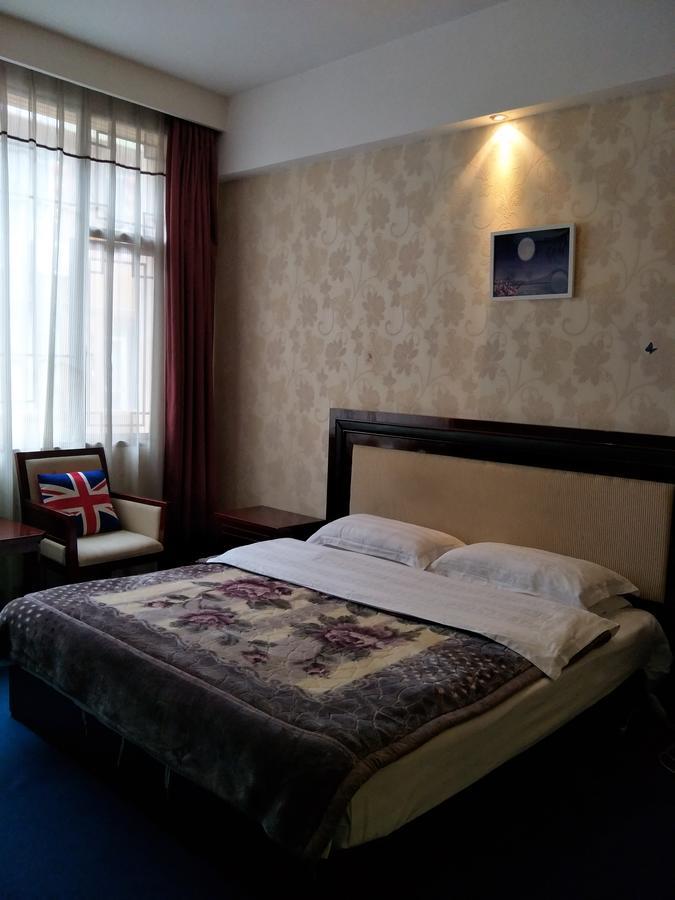 Emeishan Moon Bay Hotel Bagian luar foto