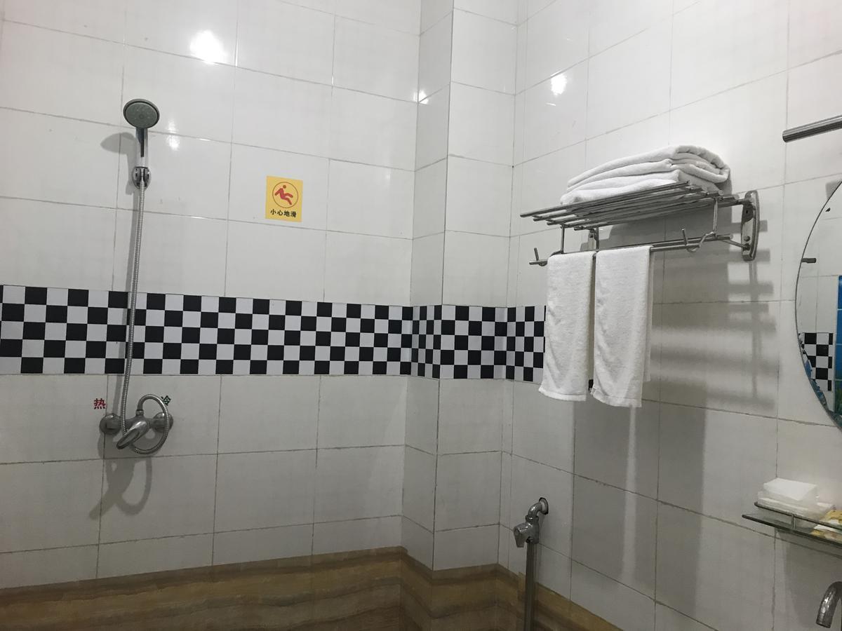 Emeishan Moon Bay Hotel Bagian luar foto